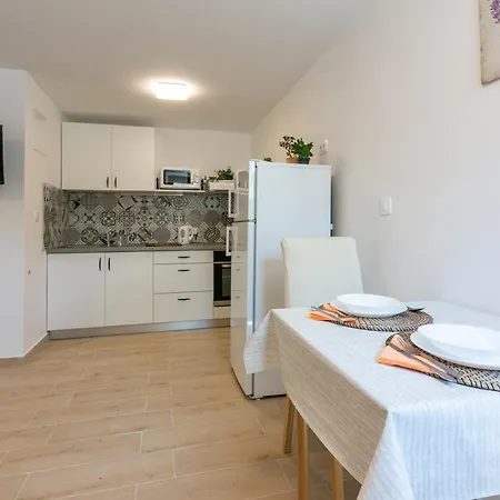 Apartment Kira