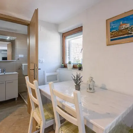 Kira Apartament